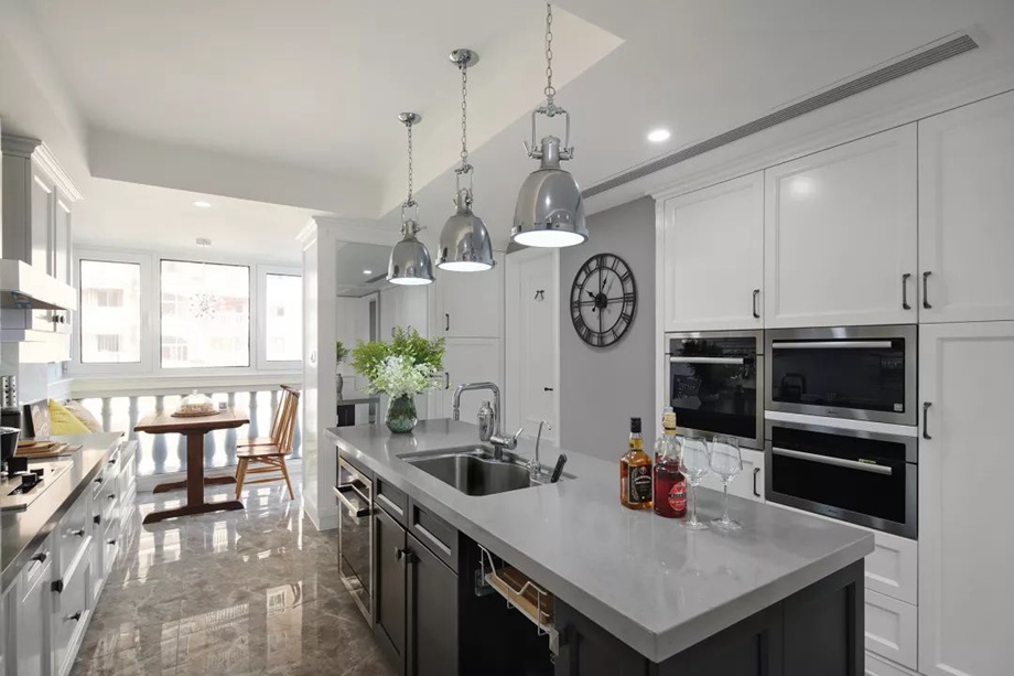 156平的美式風(fēng)大宅，不規(guī)則的戶型，卻有書房和影音室