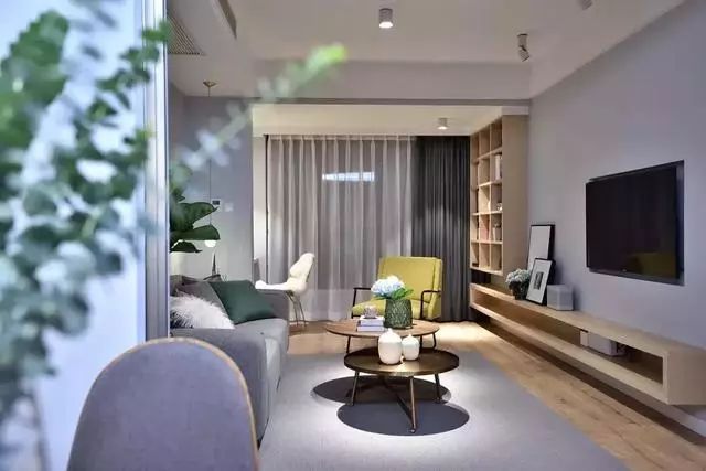 80平的小戶型二居室，藍(lán)灰色帶來(lái)的格調(diào)感，年輕人都喜歡。