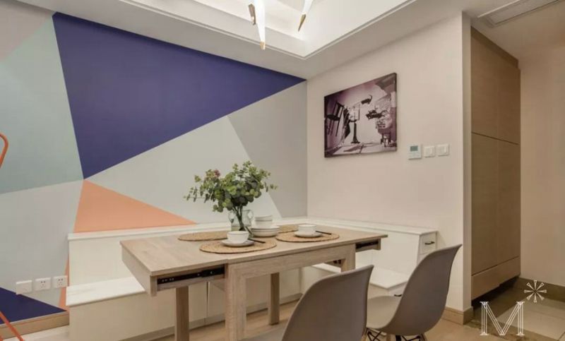 110m2新房裝修，一進(jìn)門就被卡座餐廳吸引了！有條件我家也裝一個！