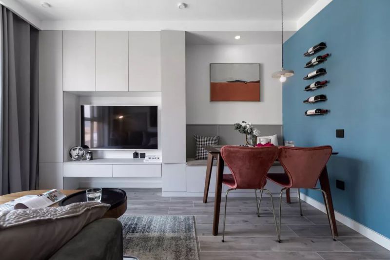 63平的簡約風(fēng)小戶型，臥室里還擠出了衣帽間，媲美樣板間